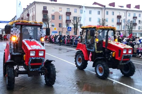 BELARUSы стали участниками уже традиционного театрализованного шествия Дедов Морозов